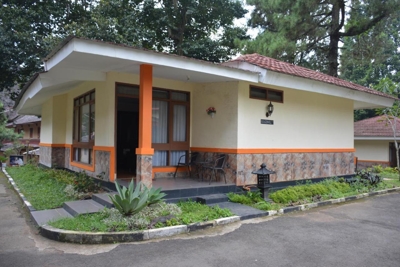 Arra Lembah Pinus Hotel Puncak Exterior photo