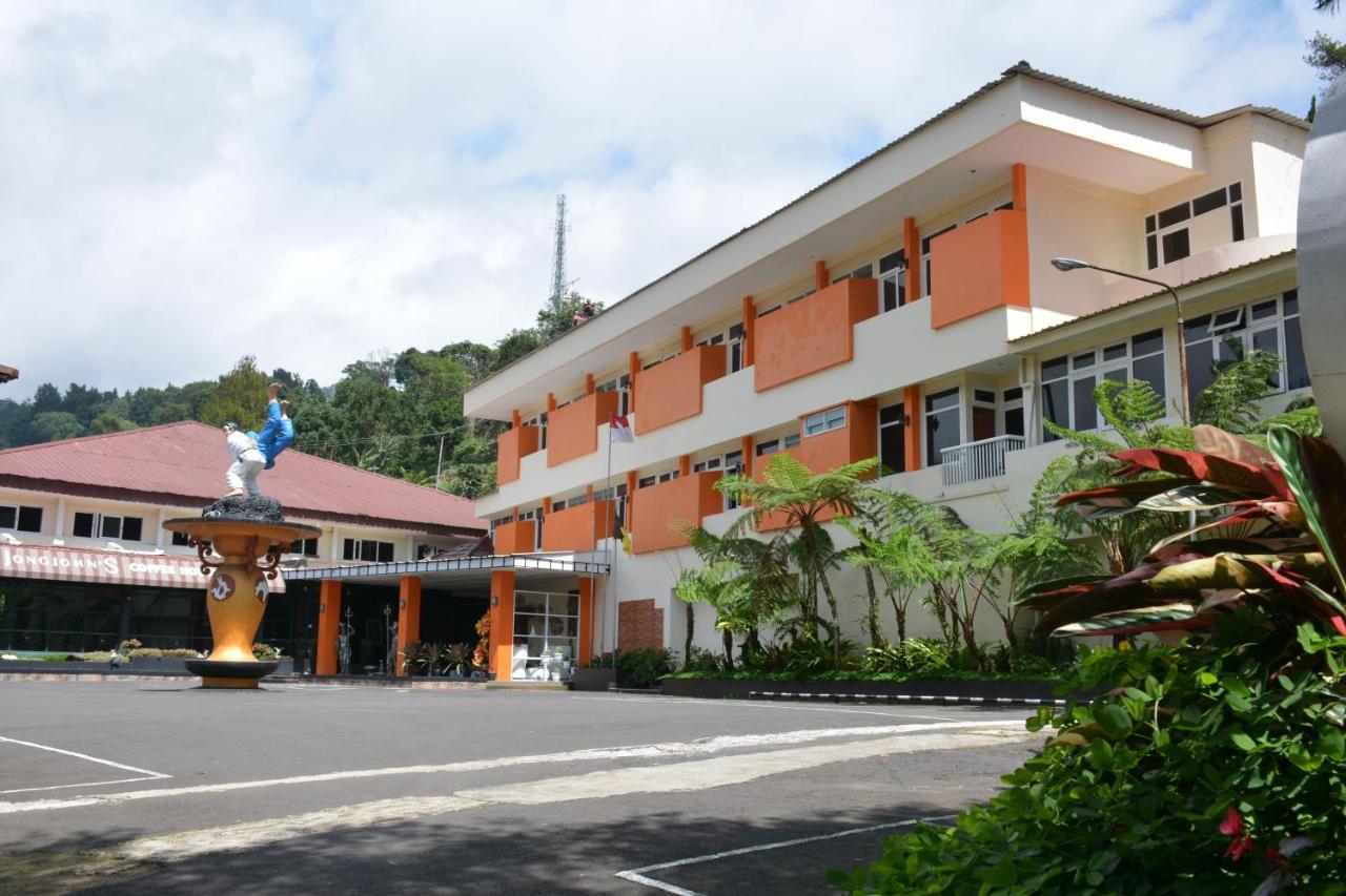 Arra Lembah Pinus Hotel Puncak Exterior photo