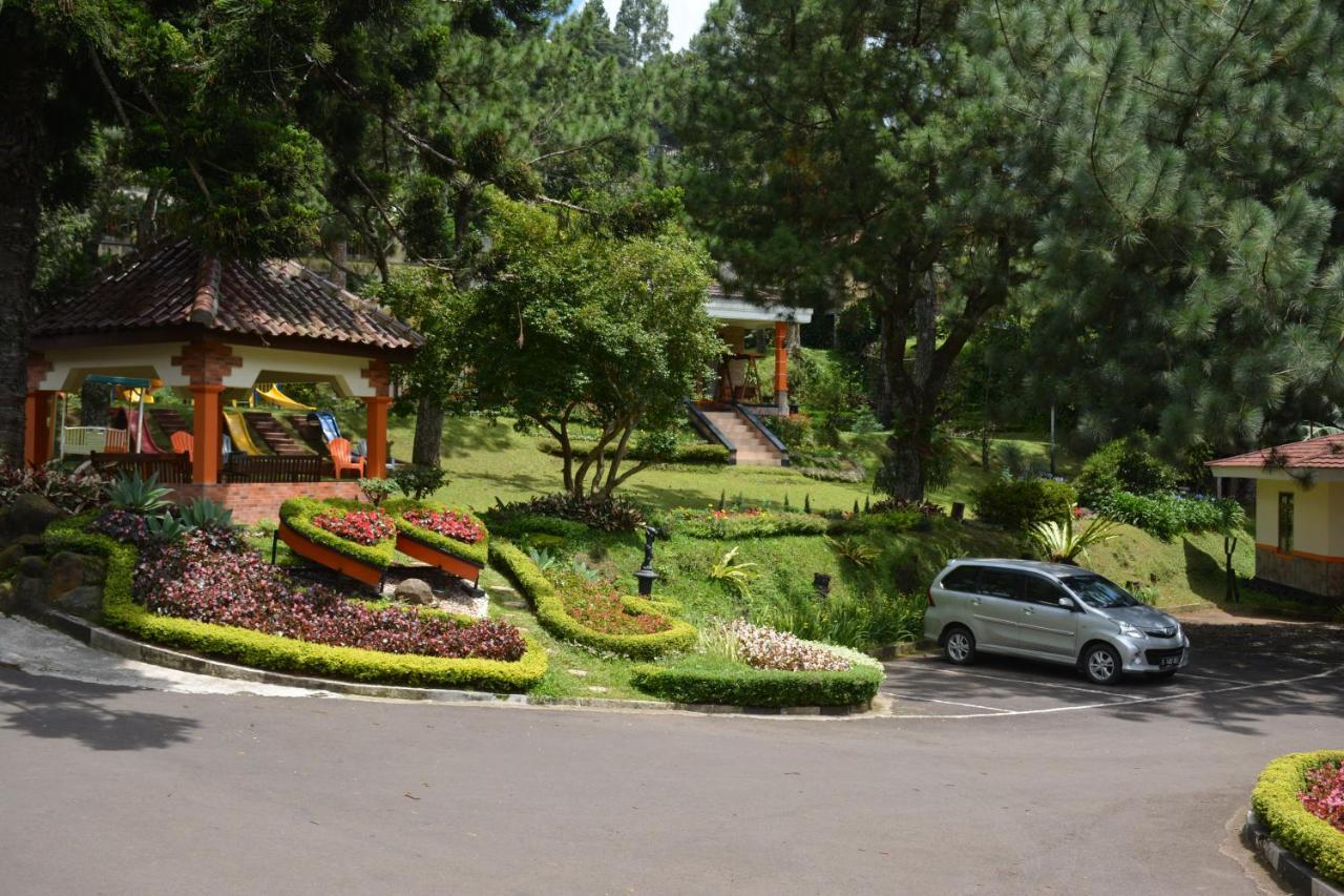 Arra Lembah Pinus Hotel Puncak Exterior photo